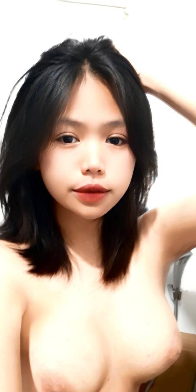 マ〇コをいじられ脇を舐められるとエロくなり男の乳首を丁寧に舐めたあとりおちゃんの大きなおっぱいを舐められると 「あ…あっ～うっ、うっ、うっ…」」と小さなあえぎ声